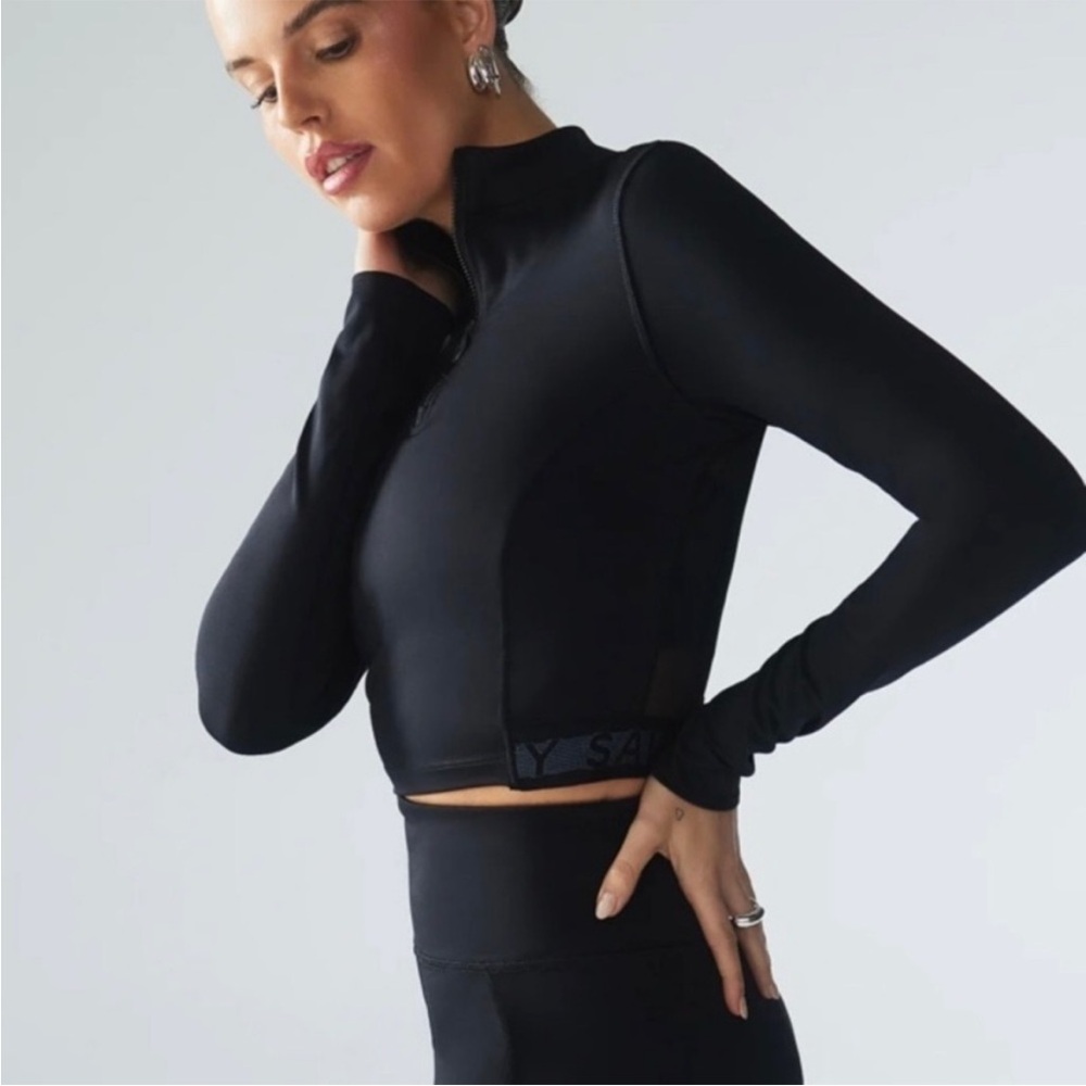 Savage X Fenty Black long sleeve cropped 1/2 zip workout top sheer back medium 👓